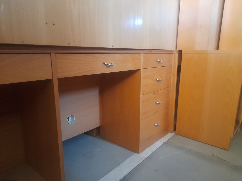 Vendo Cama, secretária  e móveis de quarto