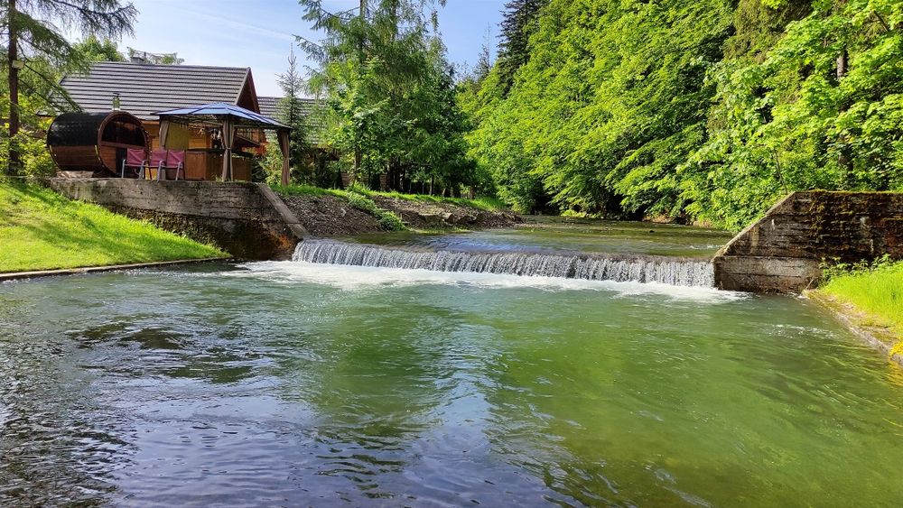 Domek Nad samą rzeką  Sauna jacuzzi 8os w górach noclegi Brenna
