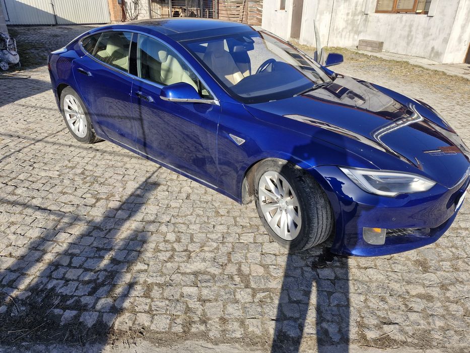 Автомобіль тесла