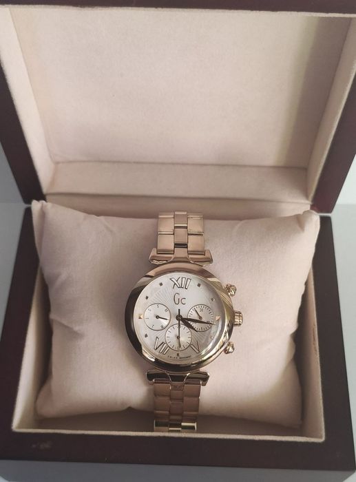 Женские швейцарские часы Gc