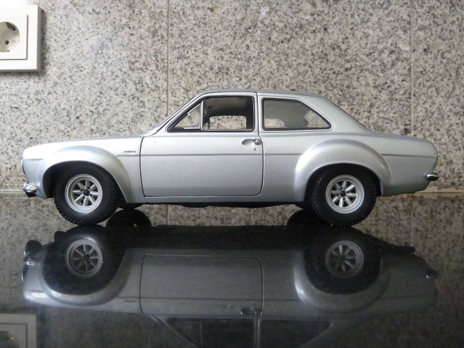 1:18 Minichamps, Ford Escort RS 1600 "AVO", 1970, AutoArt