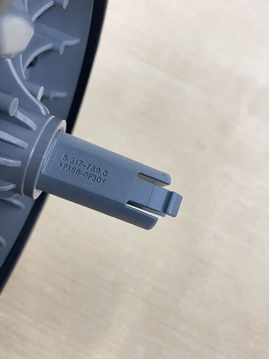 Koła tylne zbiornika odkurzacza piorącego Karcher Puzzi 8/1 , 10/1