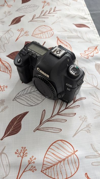 Apart cyfrowy Canon EOS 5D Mark II wraz z akcesoriami i plecakiem