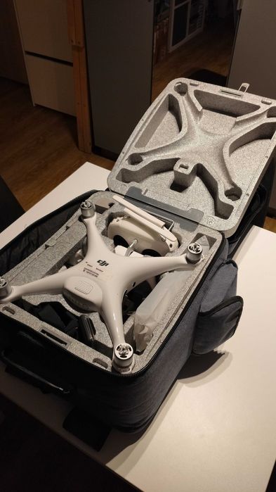 Dron DJI Phantom 4 Pro + akcesoria + 2 baterie