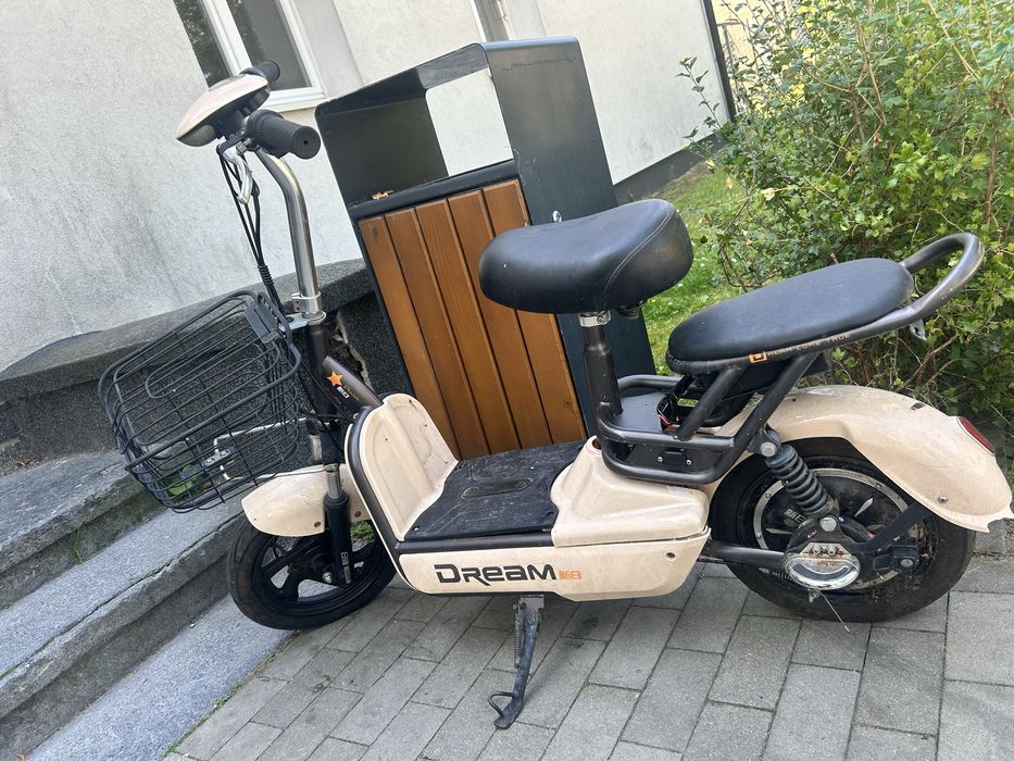 Hulajnoga skuter elektryczny