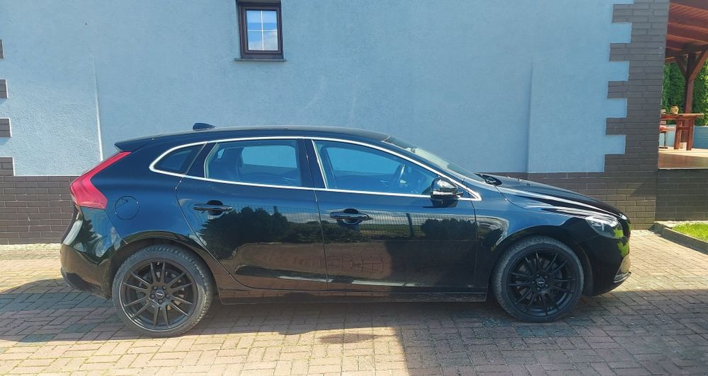 Volvo v40 D4  2.0 diesel  190km