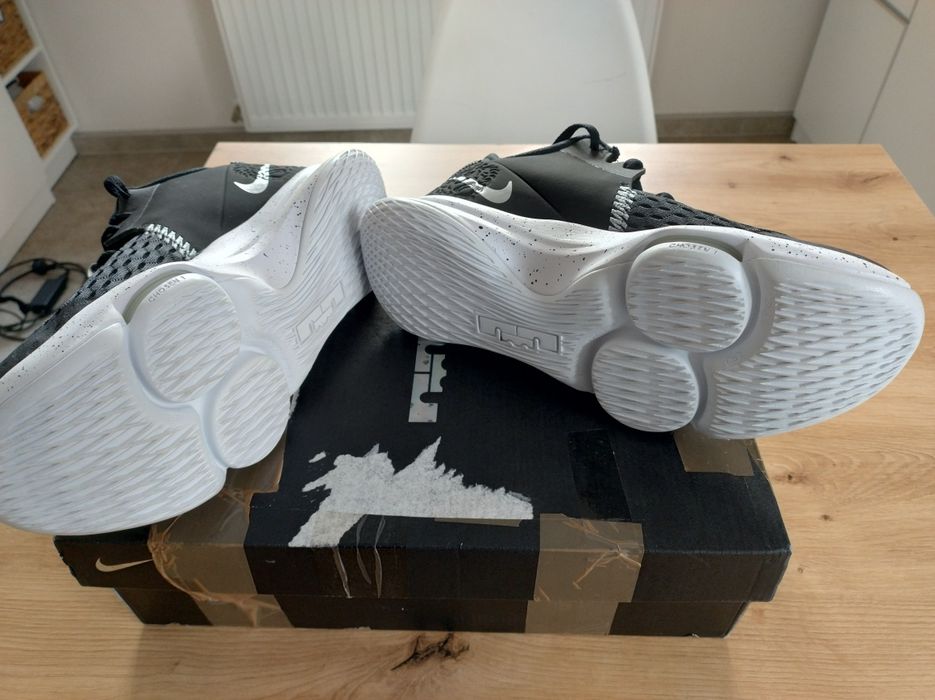 LEBRON WITNES V/ 44/28 / Nowe !