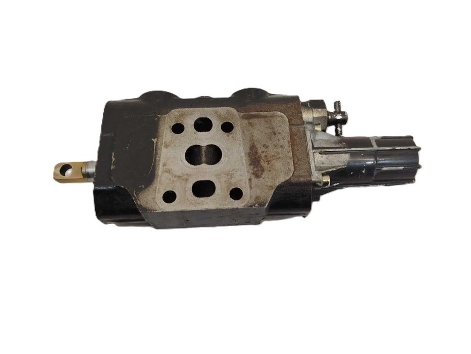 Sekcja rozdzielacza blok hydrauliczny Massey Ferguson Claas 261038.00