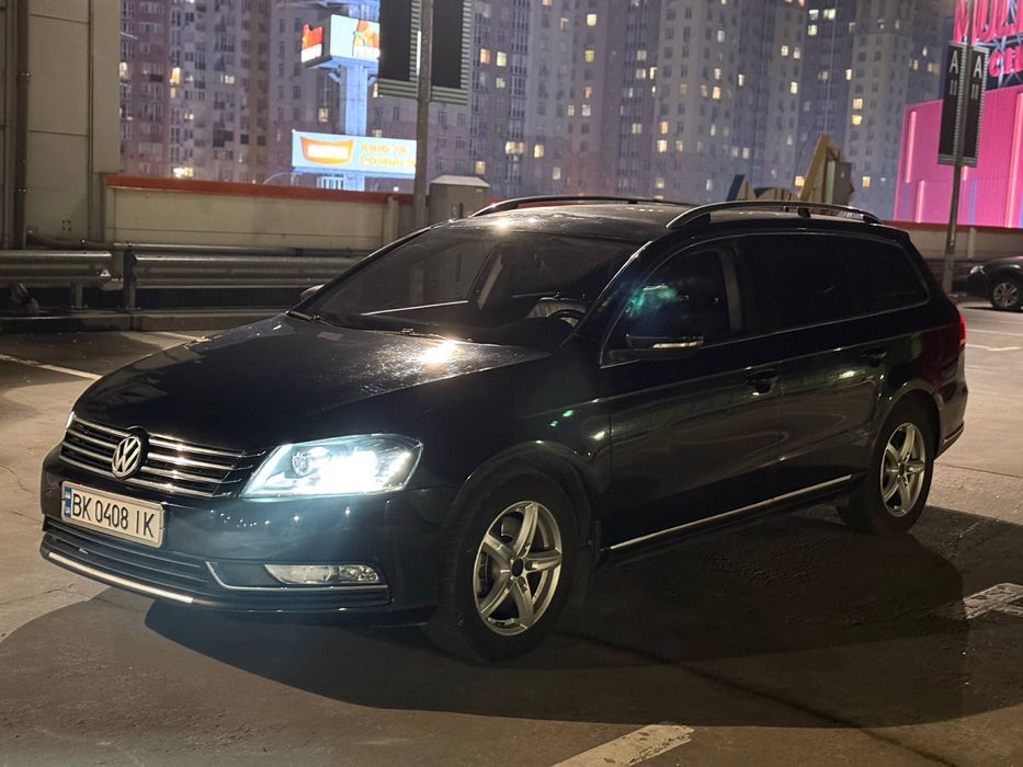 1.4 газ бенз с завода 2 бака 
Европа
Хорошая комплектация 
Есть кар плей 
Резина хорошая зимняя 
рыжиков нет 
Расход приятный 
Ошибок нет
2 ключа