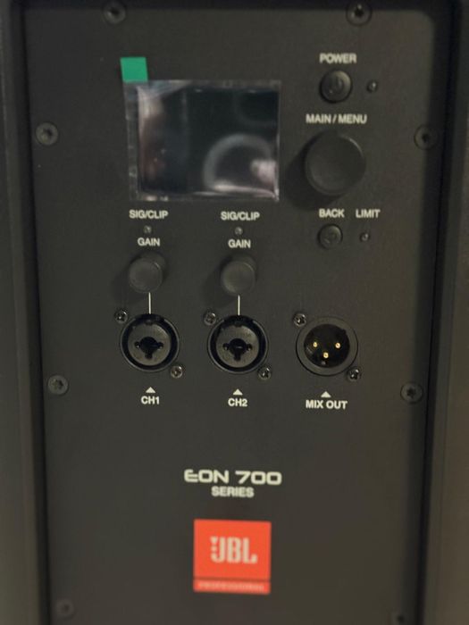 JBL EON 715 + capa oficial