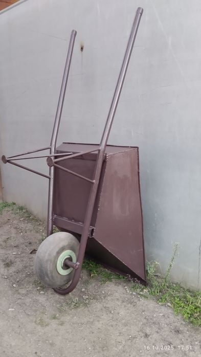 Тачка будівельна.