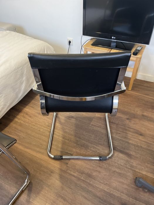 Cadeiras de escritório em pele