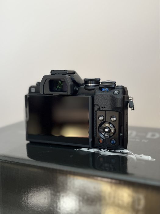Olympus  E-M10 Mark IV