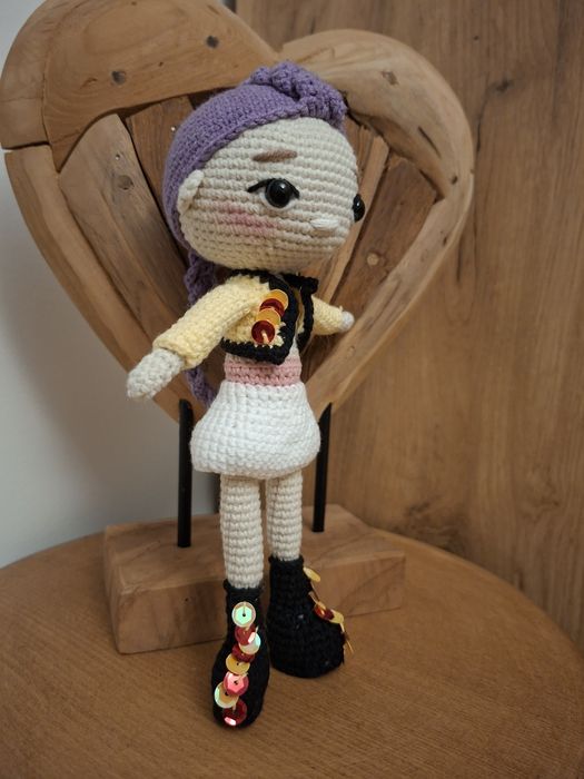 Amigurumi lalka RUMI z Huntrix