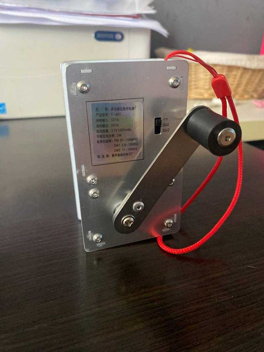 Ручной генератор повербанк с радио