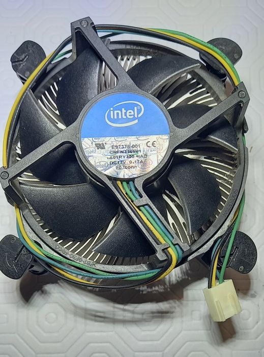 Intel Core 2 Duo E8400 Processor + Cooler (Socket 775 LGA)425814056219463682