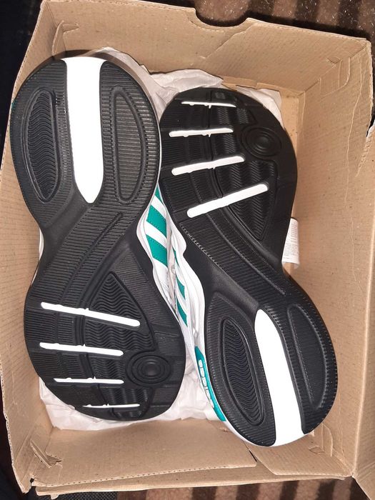 NOWE buty adidas Strutter r. 41 1/3 (wkładka 26 cm) JS2672 z metką Box