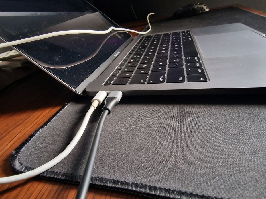 Sprzedam MacBook pro 2017. OPIS