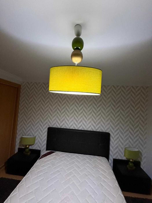 Quarto Casal completo - Cama - Estrado - Cómoda - Mesa de Cabeceira