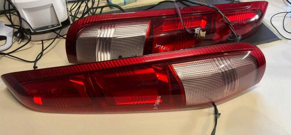 Задні стопи Nissan X-Trail