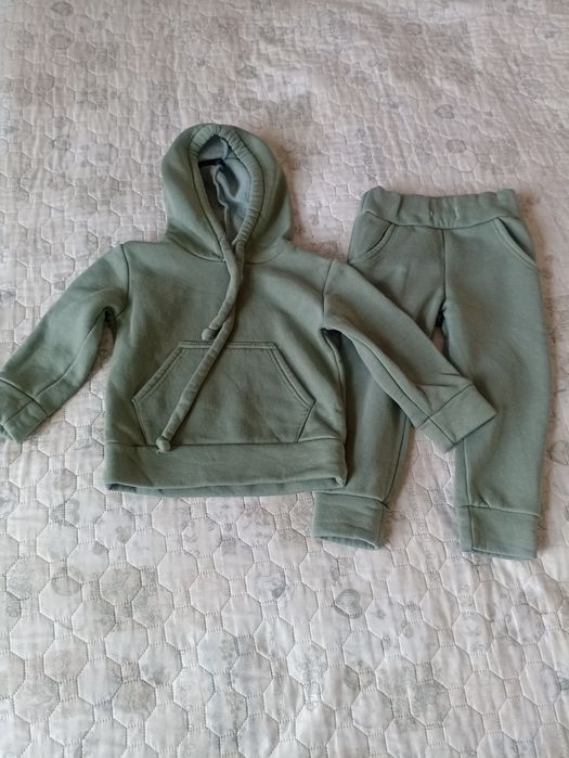 Продам теплі кофти і костюм на хлопчика.Кому підходить заміри надам.
