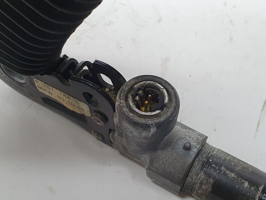 Encaixe de cinto frente direito BMW 3 (E46)