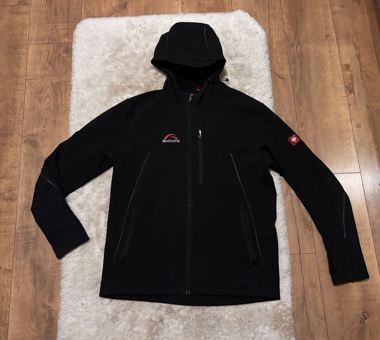 Czarna kurtka softshell wiatrowka Engelbertstrauss