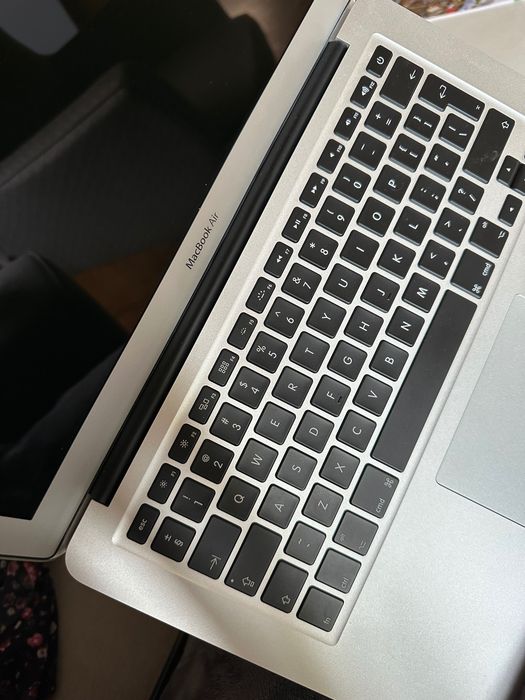 Apple MacBook Air (13-inch,2017)