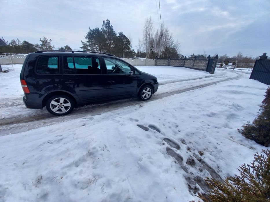 Тоуран 2.0 103 кіловати, коробка автомат.