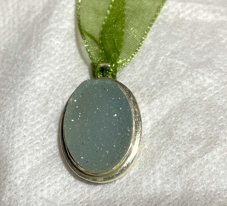 Srebrna zawieszka z zielonym kwarcem