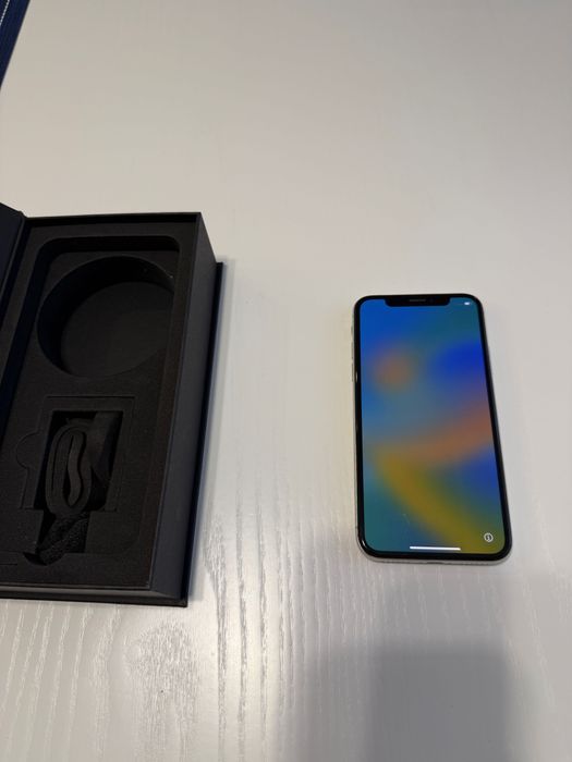 Телефон IPhone X