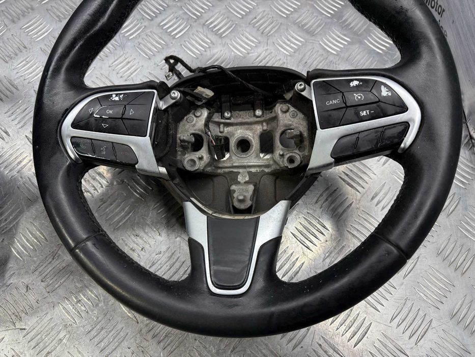 Руль  Chrysler 200 15-17 кожа черный царапины  затерт