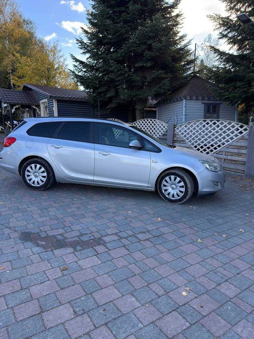 Продам Opel Astra J