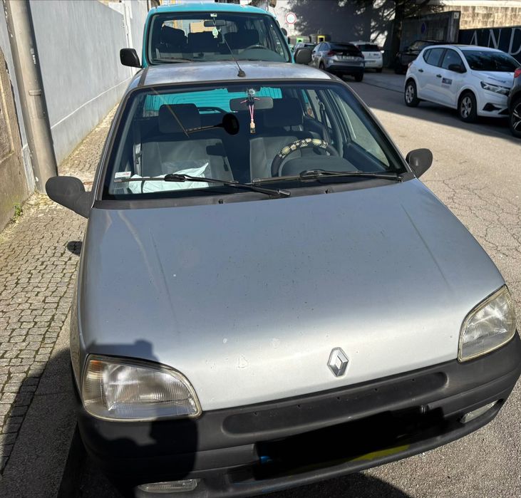 Renault Clio, em perfeito estado de funcionamento