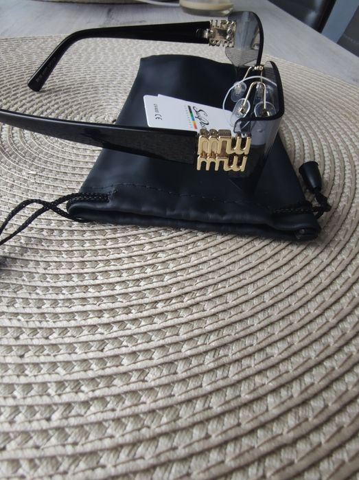 Okulary przeciwsłoneczne miumiu