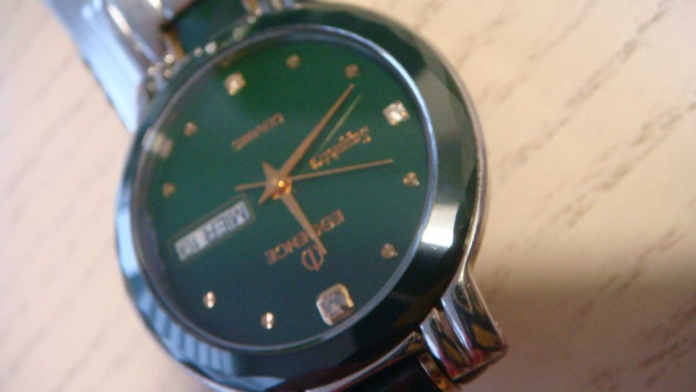 часы Essence Sapphire Quartz bracelet Swiss Stainless watch ES-2702m