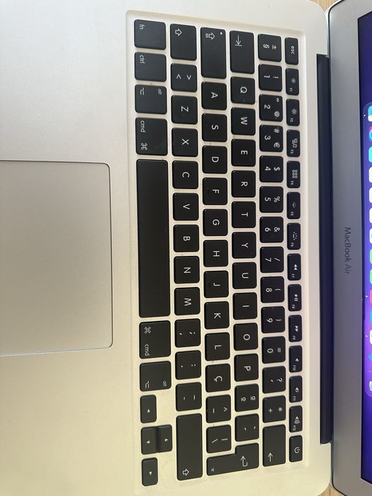 MacBook Air 13" (2017) – Comprado Novo em 2018 – Bateria Excelente (289 Ciclos)