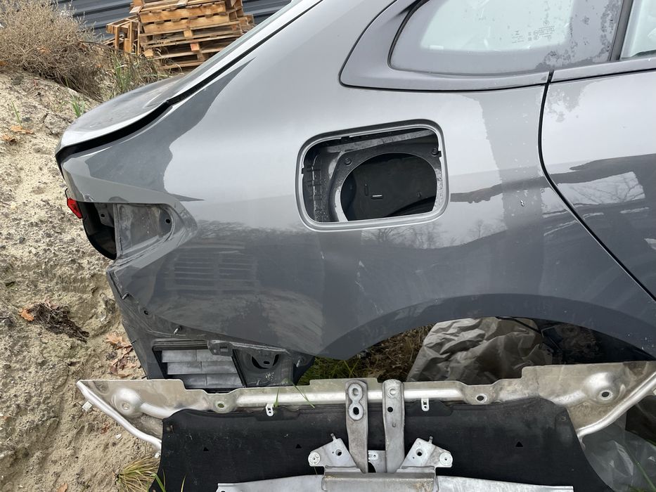 Двері передні на BMW i4 G26