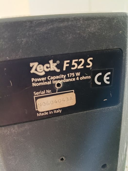 Dwa głośniki Zeck Audio F 52S.