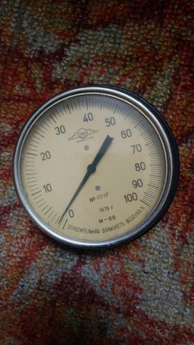 Гігрометр М-68,та будильник часів ссср