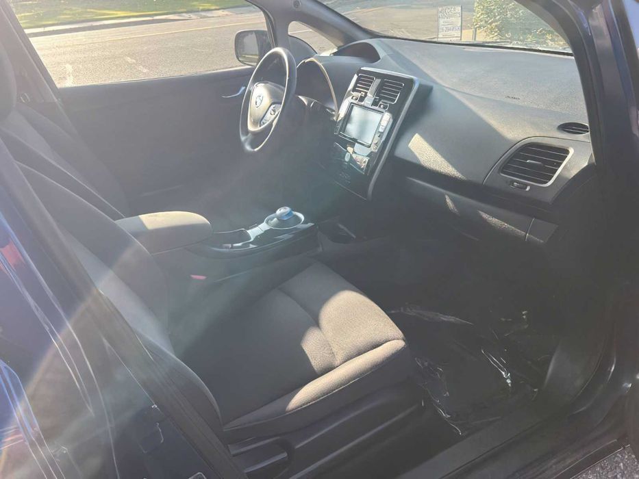Nissan LEAF SL      2017
