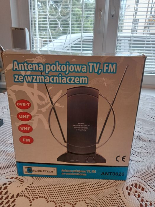 Antena pokojowa TV że wzmacniaczem