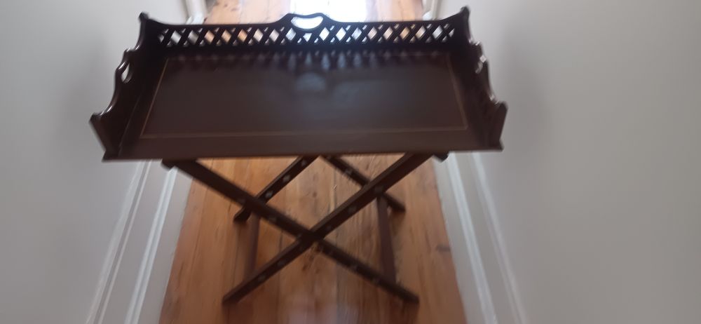 Mesa de apoio estilo inglês