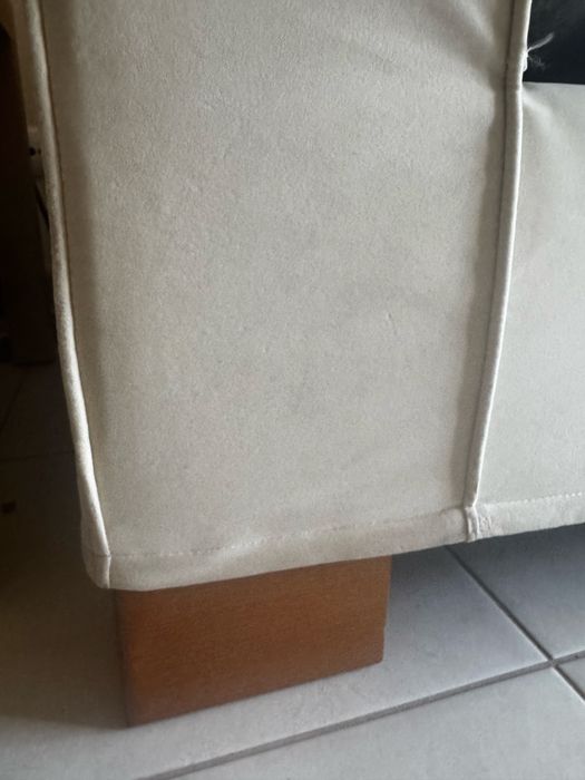 Sofa com chase long bege.