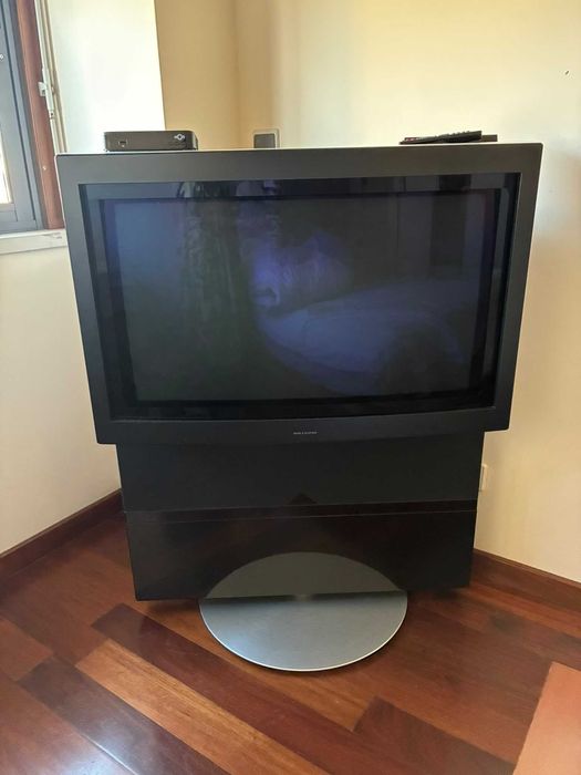 Televisão + 4 Colunas Bang & Olufsen - Preço Negociável