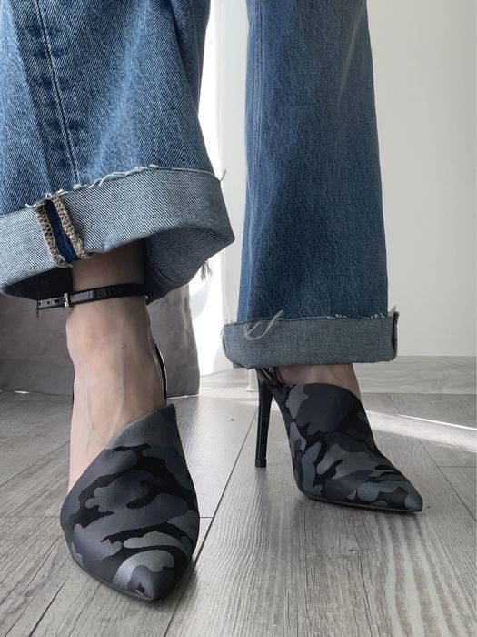 Камуфляжні босоніжки на підборах