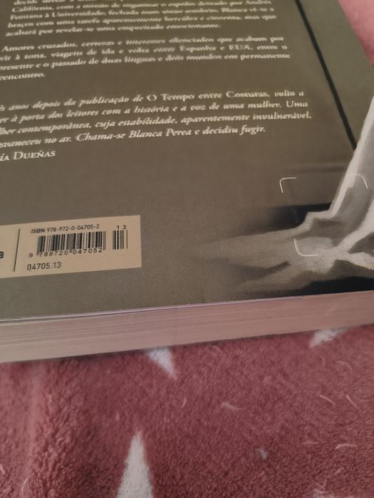 Livro "Recomeçar" de María Dueñas