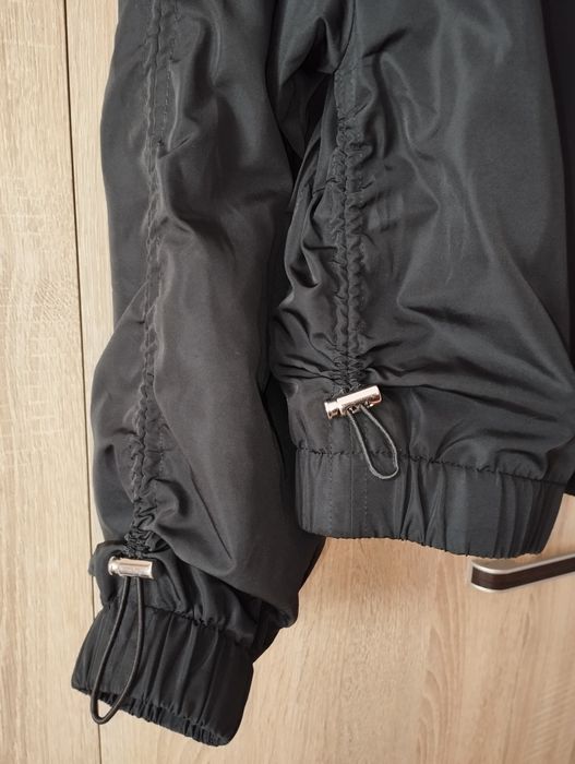 Czarna bomberka House XS/S – must-have ze ściągaczami