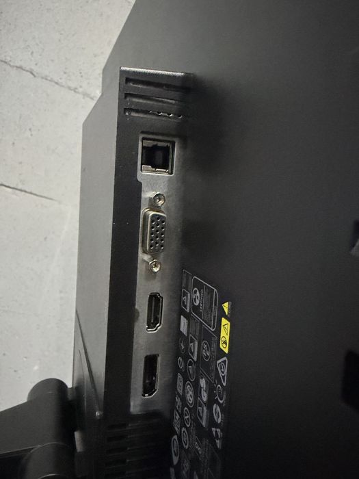 Монітор Lenovo T24D-10 є кількість