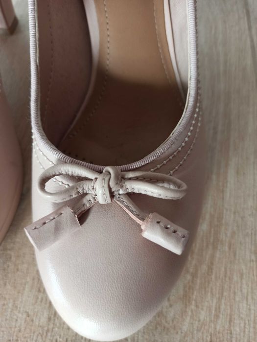 Clarks r.36 skóra pudrowy róż jak nowe